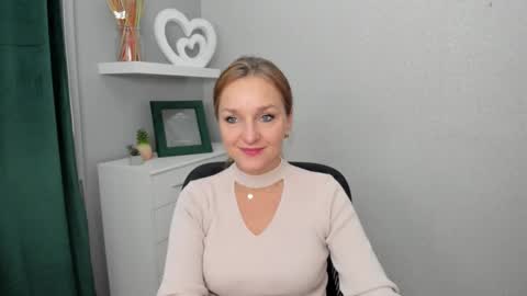 Snapshot of alicialux chatting on October 22, 5:54 am Alicia online show from October 22, 5:54 am