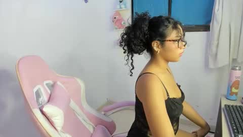 Snapshot of alicie_ebony1 chatting on October 29, 10:54 pm luisa online show from October 29, 10:54 pm