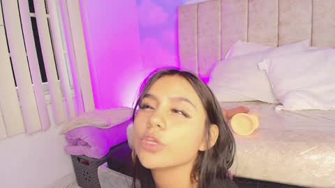 Aliclark online show from April 6, 7:04 pm