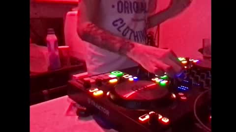 Snapshot of alien8720 chatting on February 1, 6:29 pm busco rockera online show from February 1, 6:29 pm