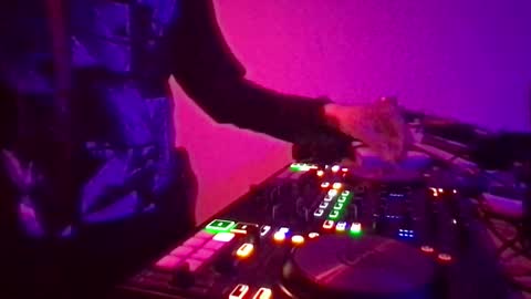 Snapshot of alien8720 chatting on February 13, 6:37 pm busco rockera online show from February 13, 6:37 pm