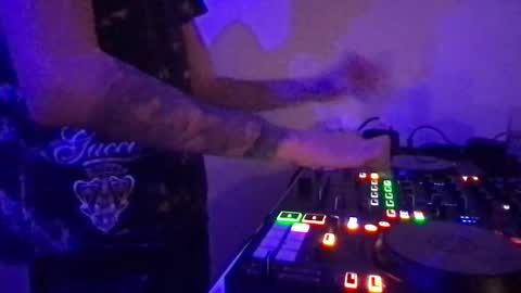 Snapshot of alien8720 chatting on March 7, 12:58 am busco rockera online show from March 7, 12:58 am