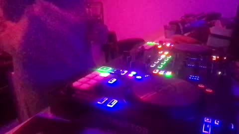 Snapshot of alien8720 chatting on December 4, 6:11 pm busco rockera online show from December 4, 6:11 pm