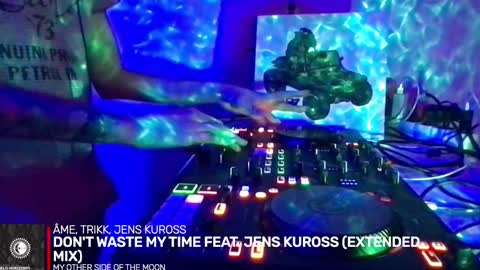 Snapshot of alien8720 chatting on October 24, 8:42 pm busco rockera online show from October 24, 8:42 pm