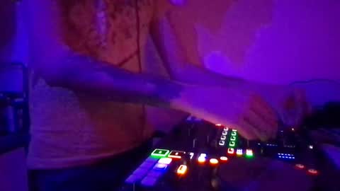 Snapshot of alien8720 chatting on February 26, 6:37 pm busco rockera online show from February 26, 6:37 pm