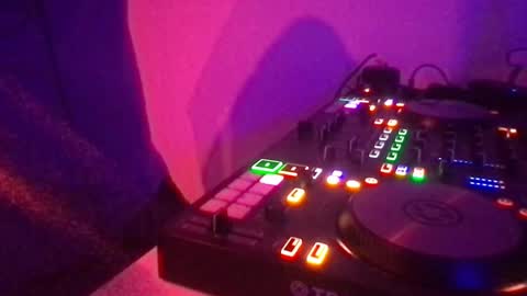 Snapshot of alien8720 chatting on March 11, 3:04 am busco rockera online show from March 11, 3:04 am