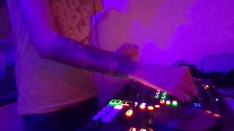 Snapshot of alien8720 chatting on February 25, 5:30 pm busco rockera online show from February 25, 5:30 pm