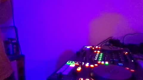 Snapshot of alien8720 chatting on February 25, 8:32 pm busco rockera online show from February 25, 8:32 pm