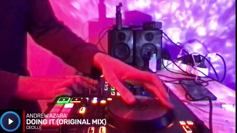 Snapshot of alien8720 chatting on October 4, 7:00 pm busco rockera online show from October 4, 7:00 pm