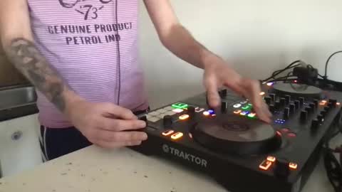 Snapshot of alien8720 chatting on February 16, 3:38 pm busco rockera online show from February 16, 3:38 pm