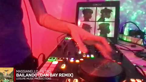 Snapshot of alien8720 chatting on October 29, 8:53 pm busco rockera online show from October 29, 8:53 pm