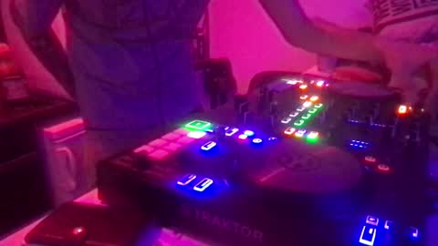 Snapshot of alien8720 chatting on December 4, 9:18 pm busco rockera online show from December 4, 9:18 pm