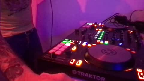 Snapshot of alien8720 chatting on February 24, 7:09 pm busco rockera online show from February 24, 7:09 pm