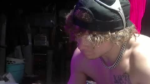 AlienLifestyle Productions - A Gay Guy and his Straight Friend online show from January 16, 5:44 pm