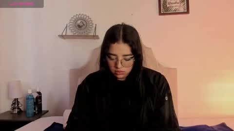 aliice_walker_ online show from January 23, 1:35 pm