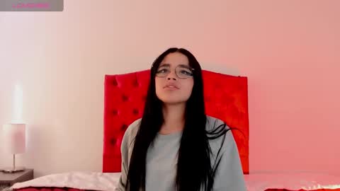 aliice_walker_ online show from December 20, 6:45 pm