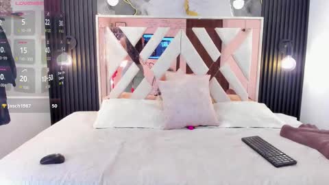 Ali Johansonn online show from December 15, 8:49 pm