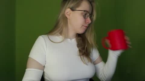 alinasei online show from June 18, 11:59 am