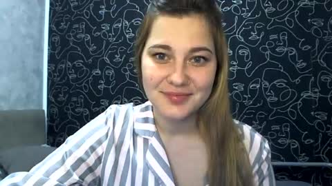 Alise21x online show from August 3, 11:44 pm