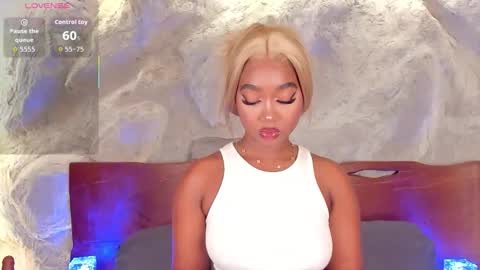 Alison Moon  online show from December 18, 10:27 pm