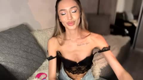 Alissa online show from May 15, 4:25 pm