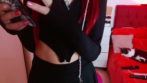 alissesallie_ online show from January 18, 3:26 am