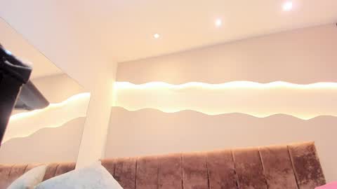 Alisson online show from April 2, 1:51 pm