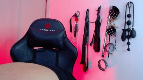 Alisson Beckett online show from December 3, 7:25 pm