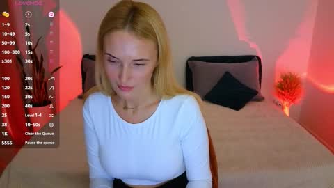 Snapshot of alisssarose chatting on October 10, 9:41 pm alisssarose online show from October 10, 9:41 pm