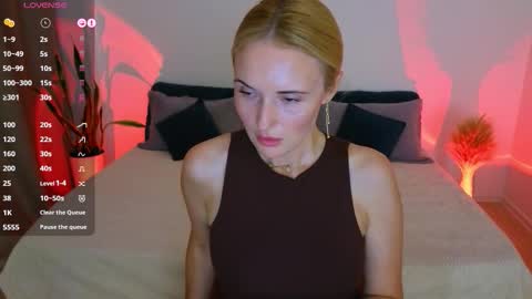 Snapshot of alisssarose chatting on October 8, 9:21 pm alisssarose online show from October 8, 9:21 pm