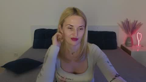 Snapshot of alisssarose chatting on January 8, 1:42 am alisssarose online show from January 8, 1:42 am