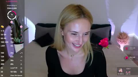 Snapshot of alisssarose chatting on October 17, 9:19 pm alisssarose online show from October 17, 9:19 pm