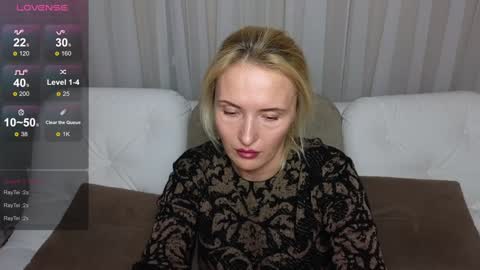 Snapshot of alisssarose chatting on December 4, 8:23 pm alisssarose online show from December 4, 8:23 pm