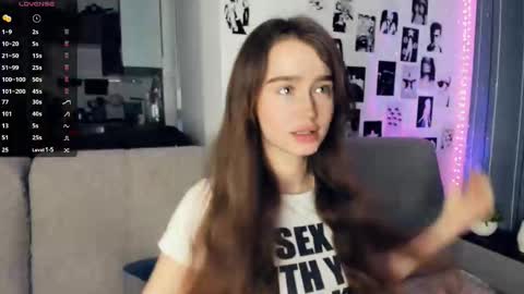 Alivia online show from November 27, 9:17 am