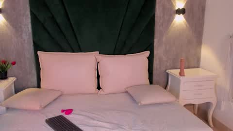  Alexis Etereo  online show from February 3, 8:02 pm