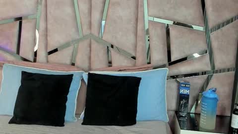 alix online show from October 18, 1:10 am