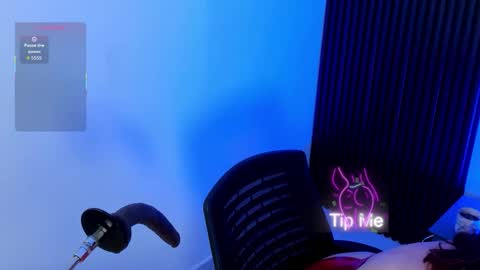 Aliyahs stone online show from November 19, 12:15 pm