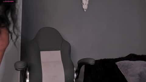 Snapshot of aliz_01 chatting on January 21, 11:34 pm Aliz online show from January 21, 11:34 pm