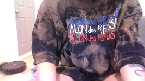 Snapshot of alliebearx chatting on February 23, 6:01 pm alliebearx online show from February 23, 6:01 pm