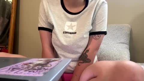 Snapshot of alliebearx chatting on October 9, 10:15 pm alliebearx online show from October 9, 10:15 pm