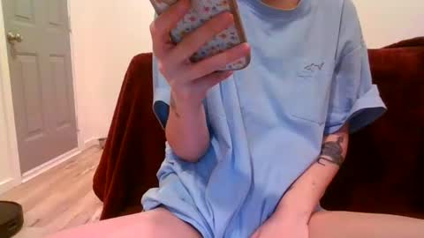 Snapshot of alliebearx chatting on February 19, 5:38 am alliebearx online show from February 19, 5:38 am