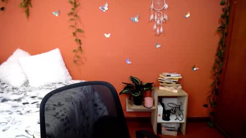 Allie  online show from November 5, 6:10 pm