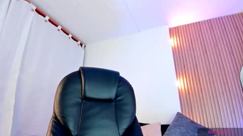 Snapshot of allison_fosther chatting on October 19, 4:17 am allison_fosther online show from October 19, 4:17 am