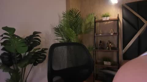 allisonowens_ online show from December 15, 3:57 am