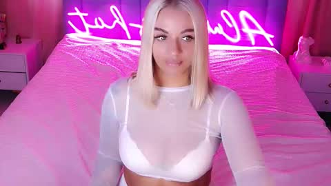 AlwaysHot online show from September 18, 3:10 am