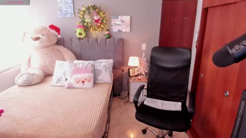 ANNA online show from December 6, 4:44 pm