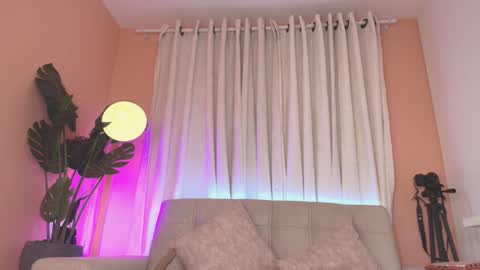 Alma Castillo online show from December 21, 1:56 am