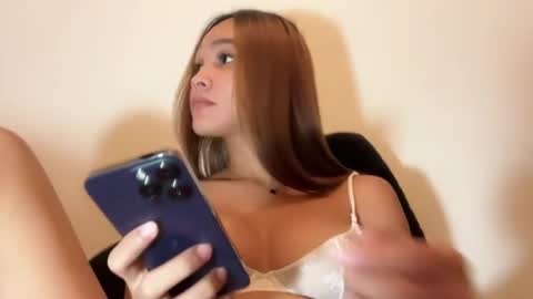 larah online show from October 10, 4:40 am