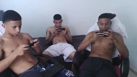alphas_latins online show from May 19, 6:37 pm