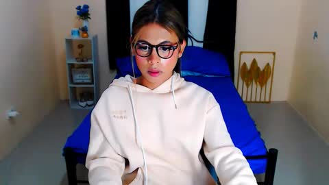 alyannarose online show from October 9, 10:15 pm